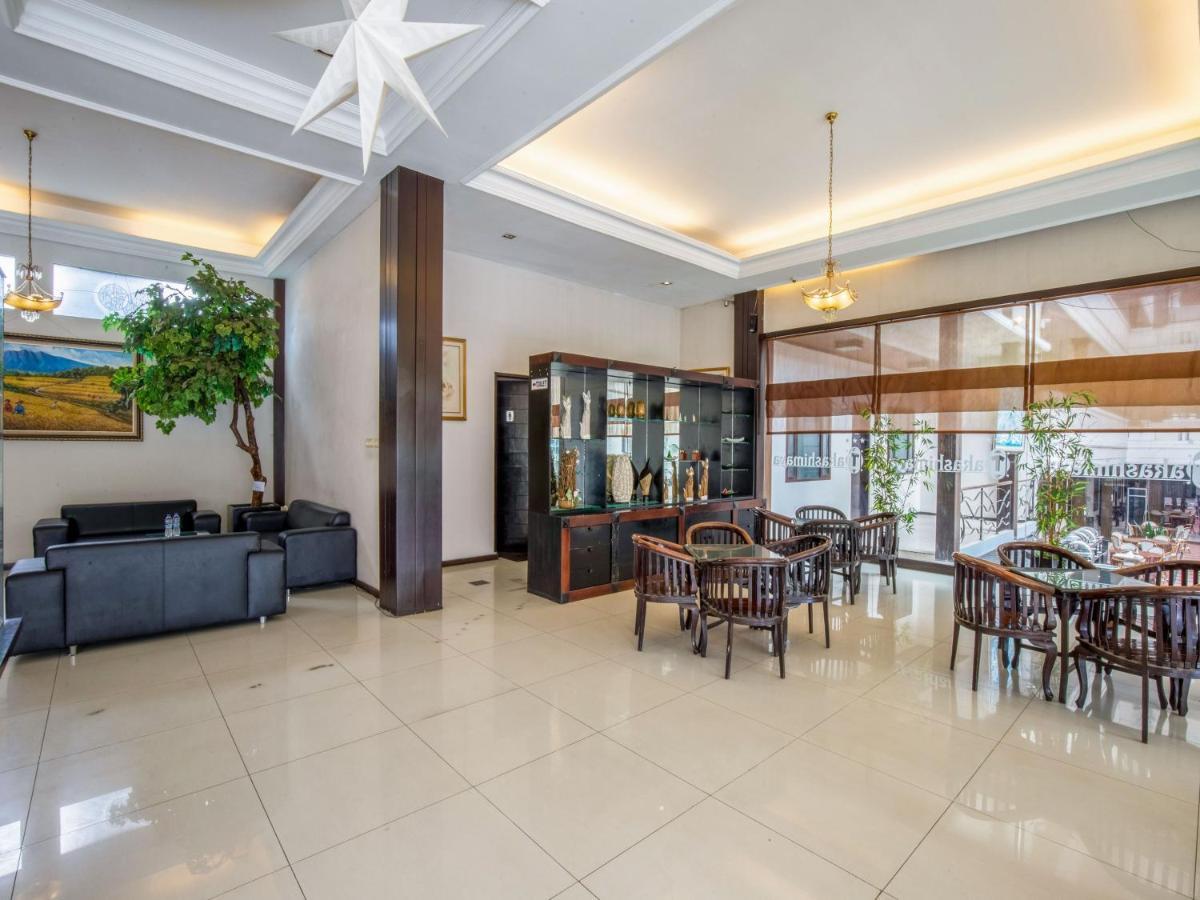 Takashimaya Hotel & Convention Лембанг Экстерьер фото